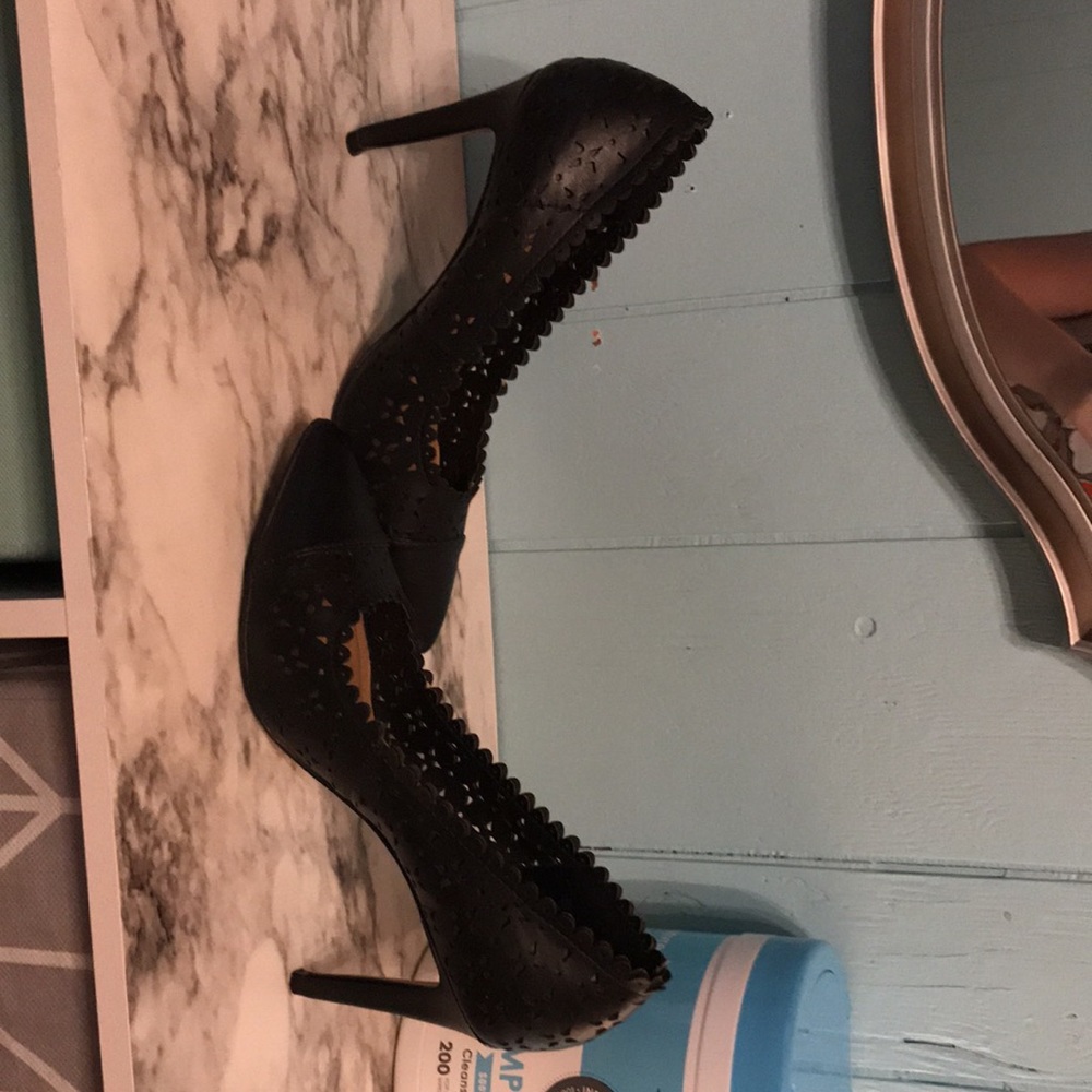 Black heels - Picture 2 of 2